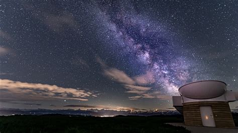 Einstein in the dome: Searching for Life in Space.